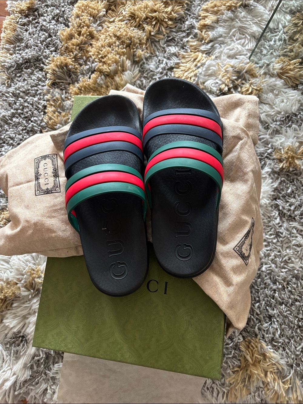 Gucci Black Slides with Red and Green Stripes Men’s 6/ Women’s 8 (Like New)